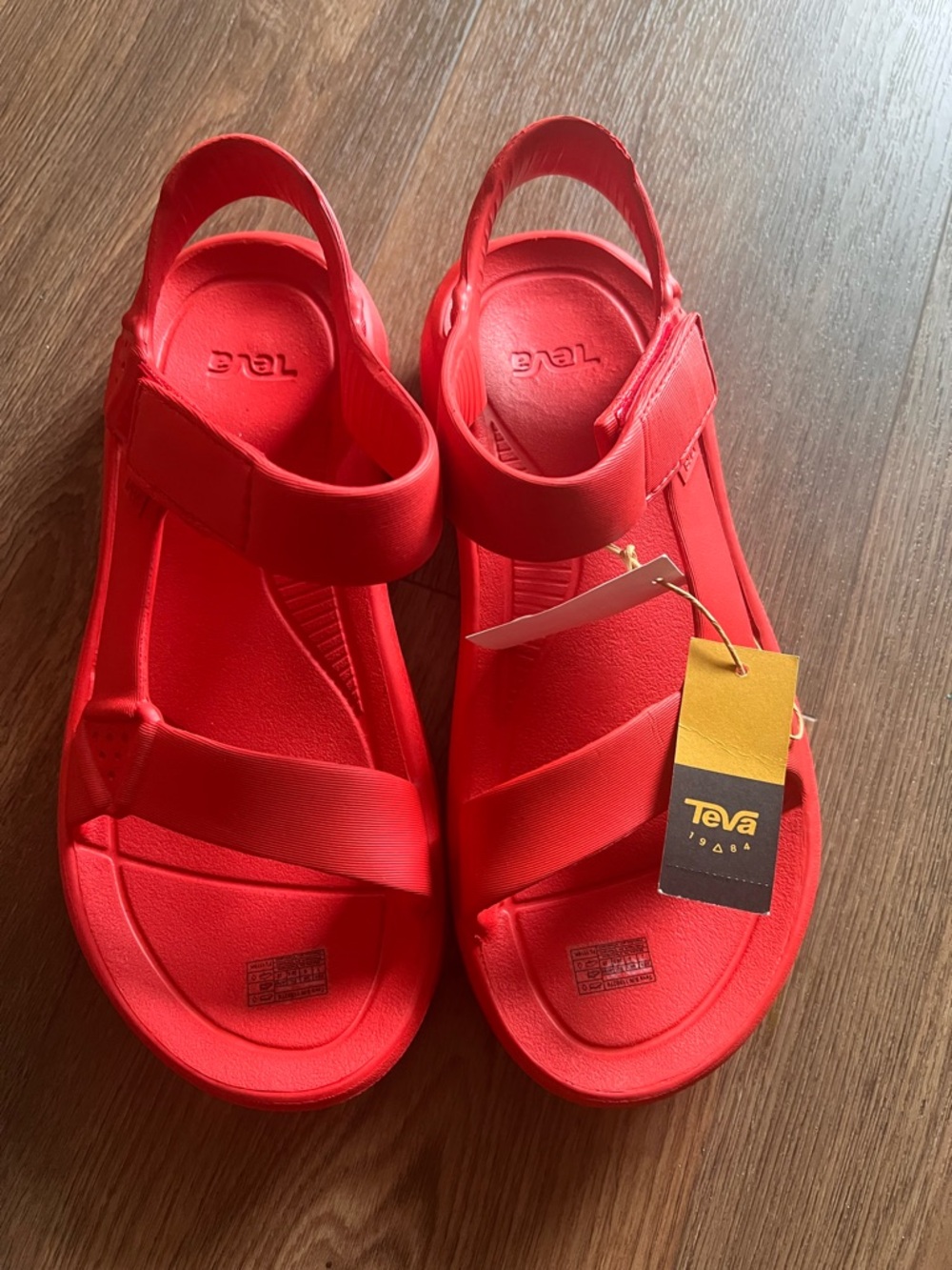 Teva unisex Red Strap Sport Sandals, size W9-M7